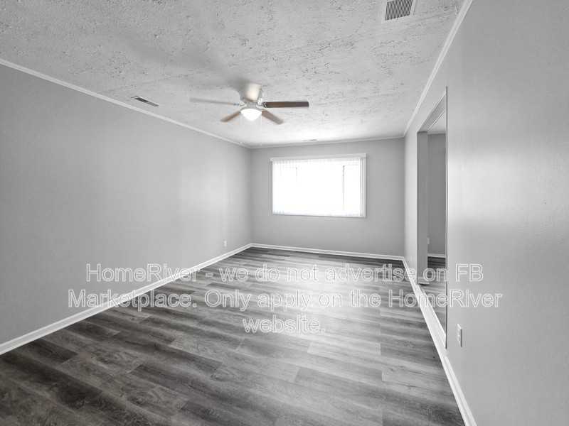 7815 Cullen Dr - Photo 3 of 18