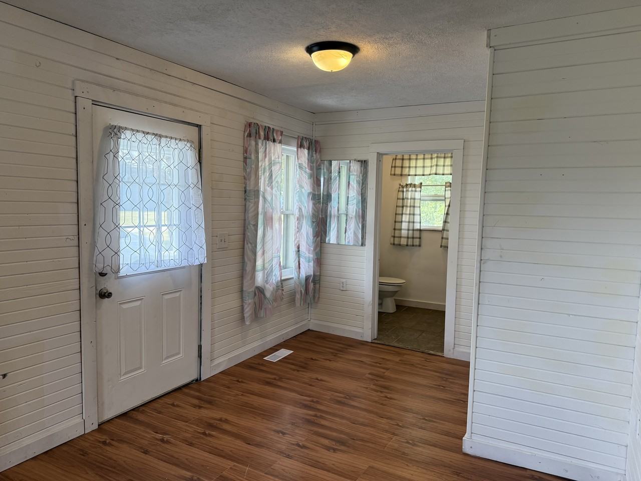 700 W Commercial St - Photo 3 of 16