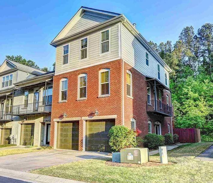 5933 Brookside Oak Cir