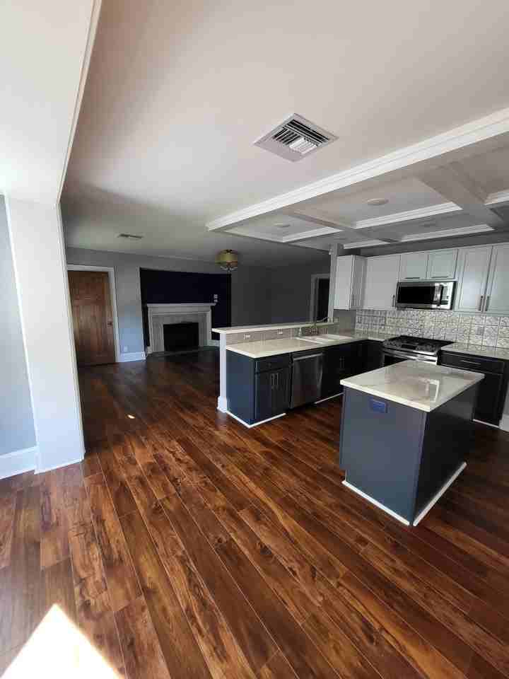 2729 E Bradford Ave - Photo 2 of 18