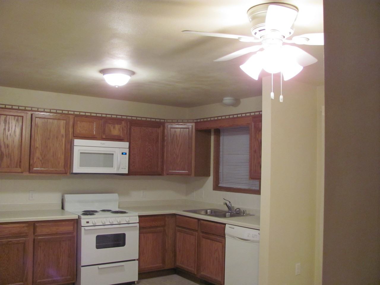 2423 Parkfield Drive - Photo 5 of 25