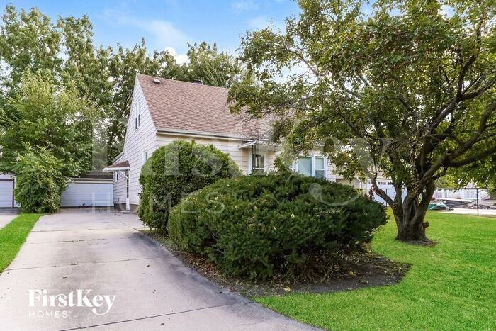 6667 Glenview Dr - Photo 2 of 16
