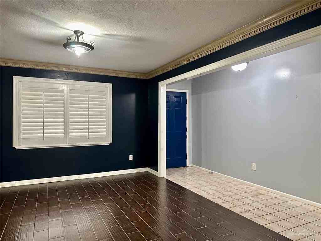 1518 Redbud Ave - Photo 6 of 41