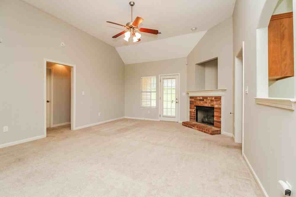 10237 Hamilton View Dr - Photo 4 of 17