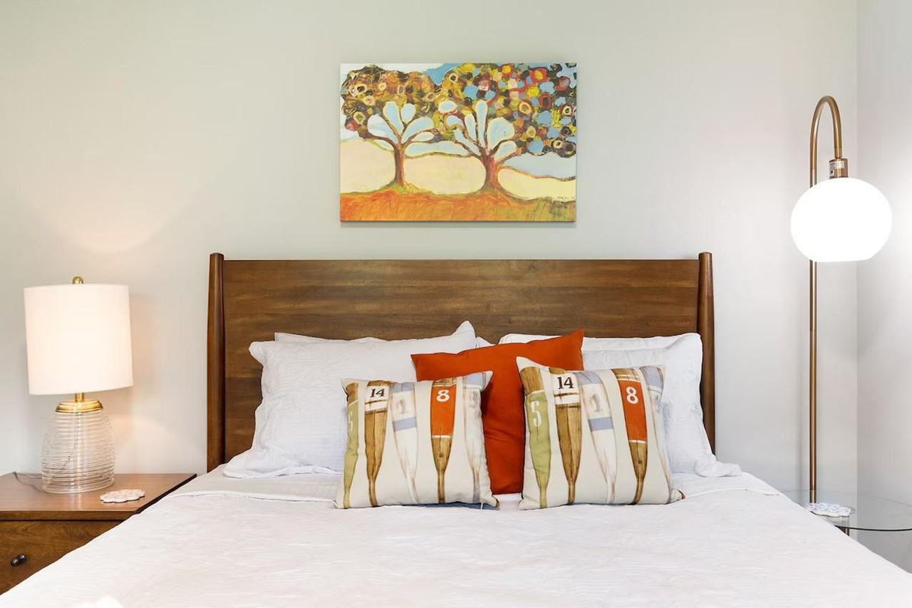 4042 1st Avenue Northeast - Photo 5 of 76