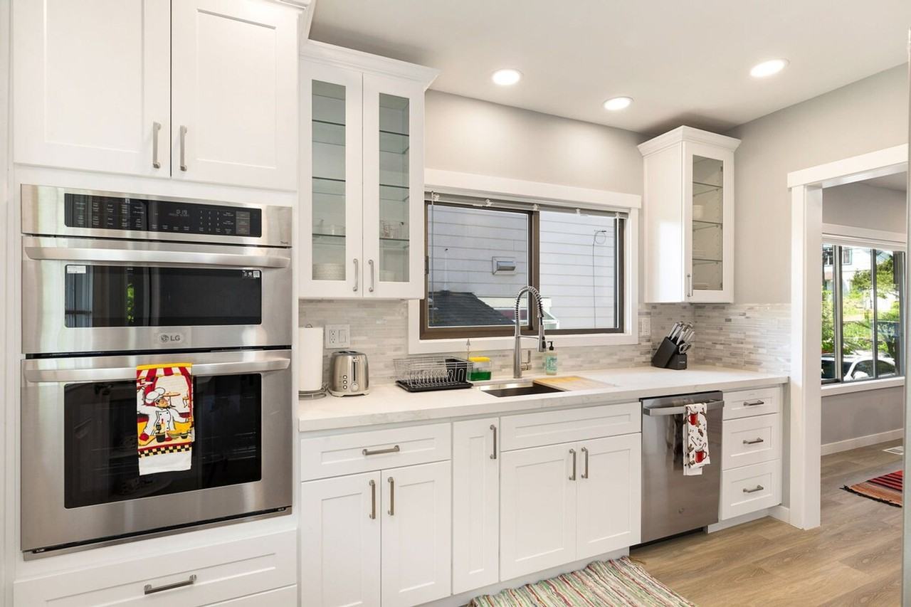 4042 1st Avenue Northeast - Photo 6 of 76