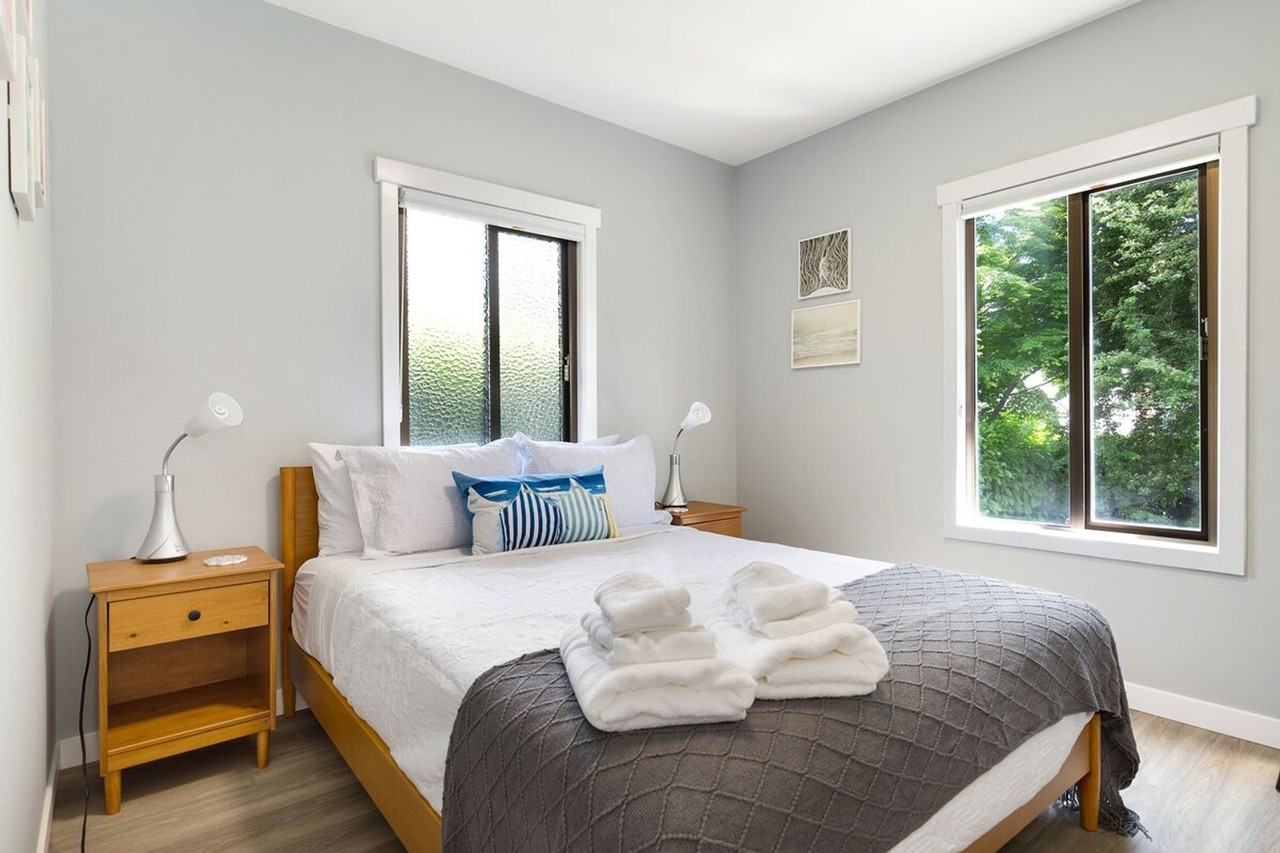 4042 1st Avenue Northeast - Photo 7 of 76