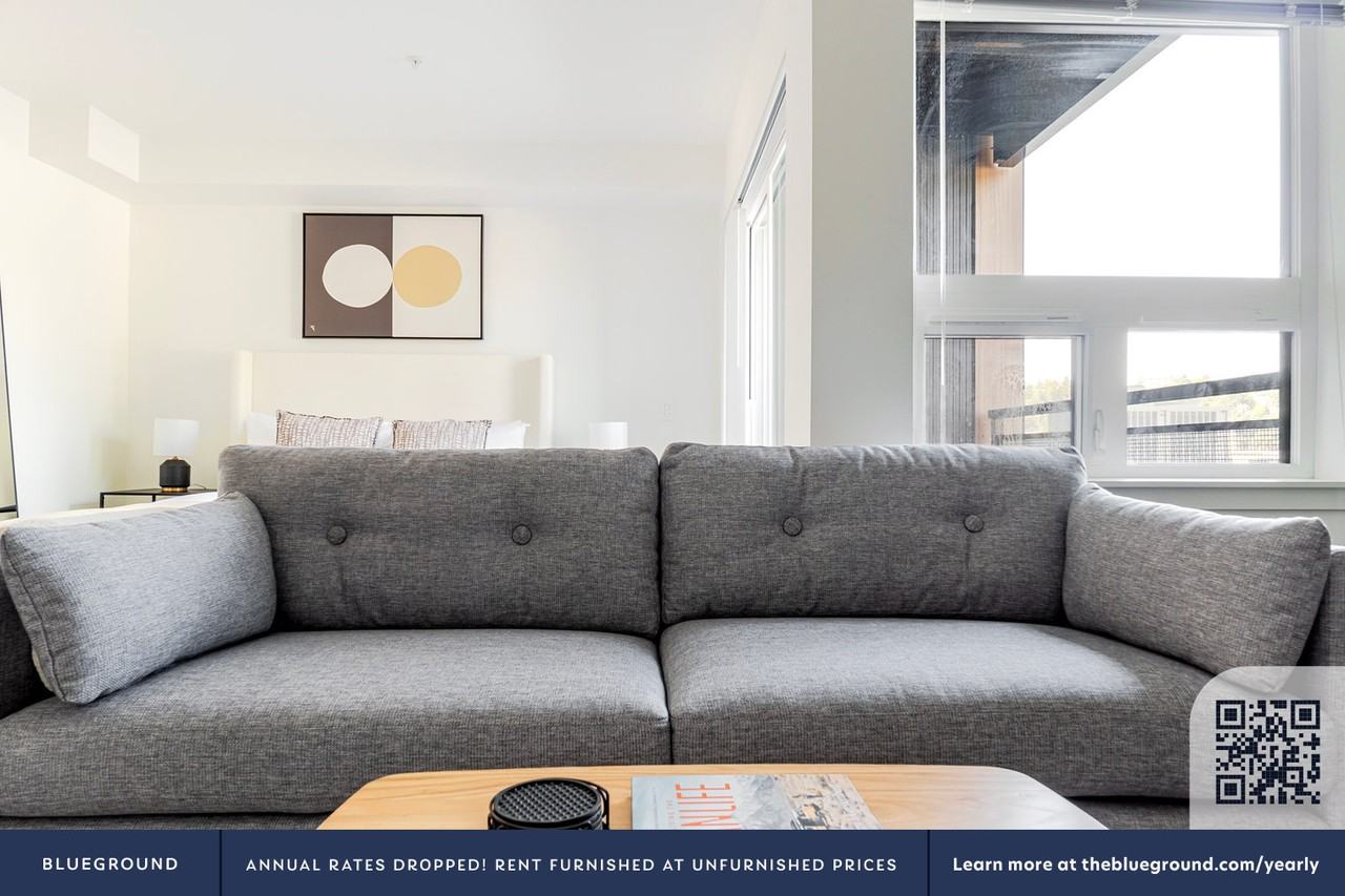 4609 Union Bay Place Northeast - Photo 4 of 38