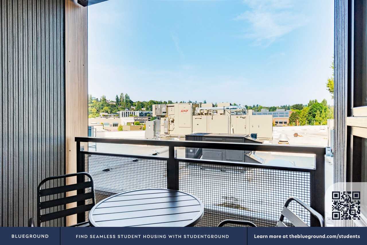 4609 Union Bay Place Northeast - Photo 7 of 38