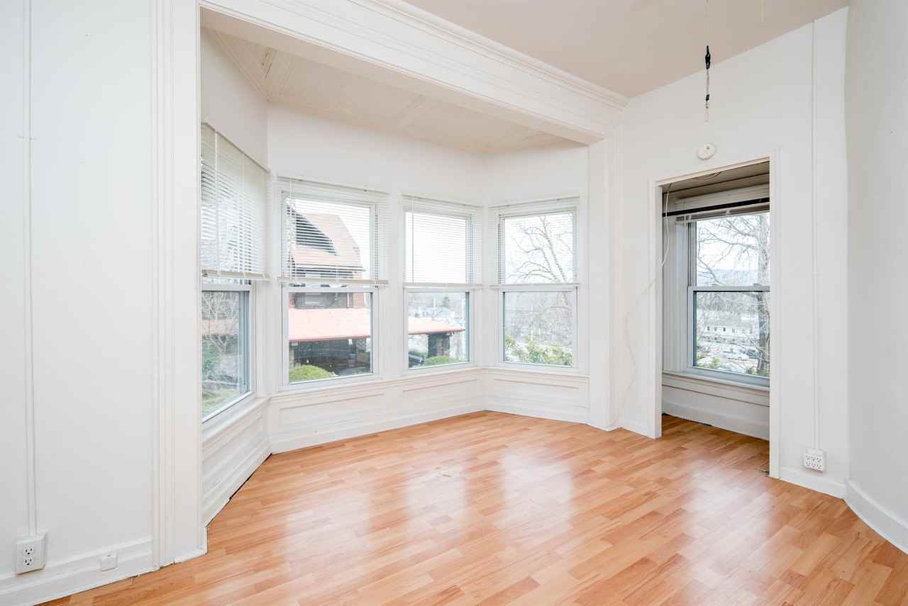 236 Saratoga Street - Photo 2 of 18