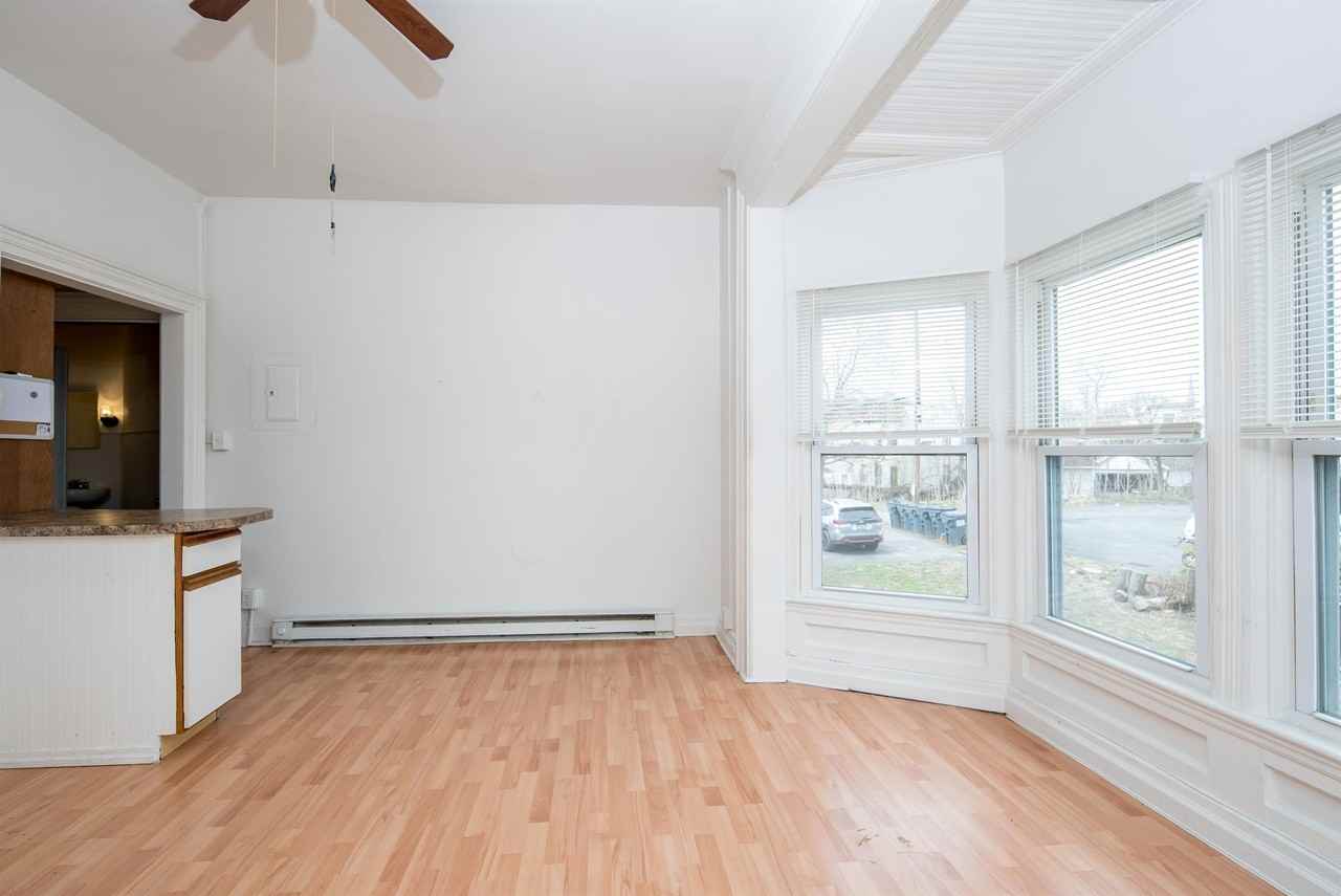 236 Saratoga Street - Photo 4 of 18