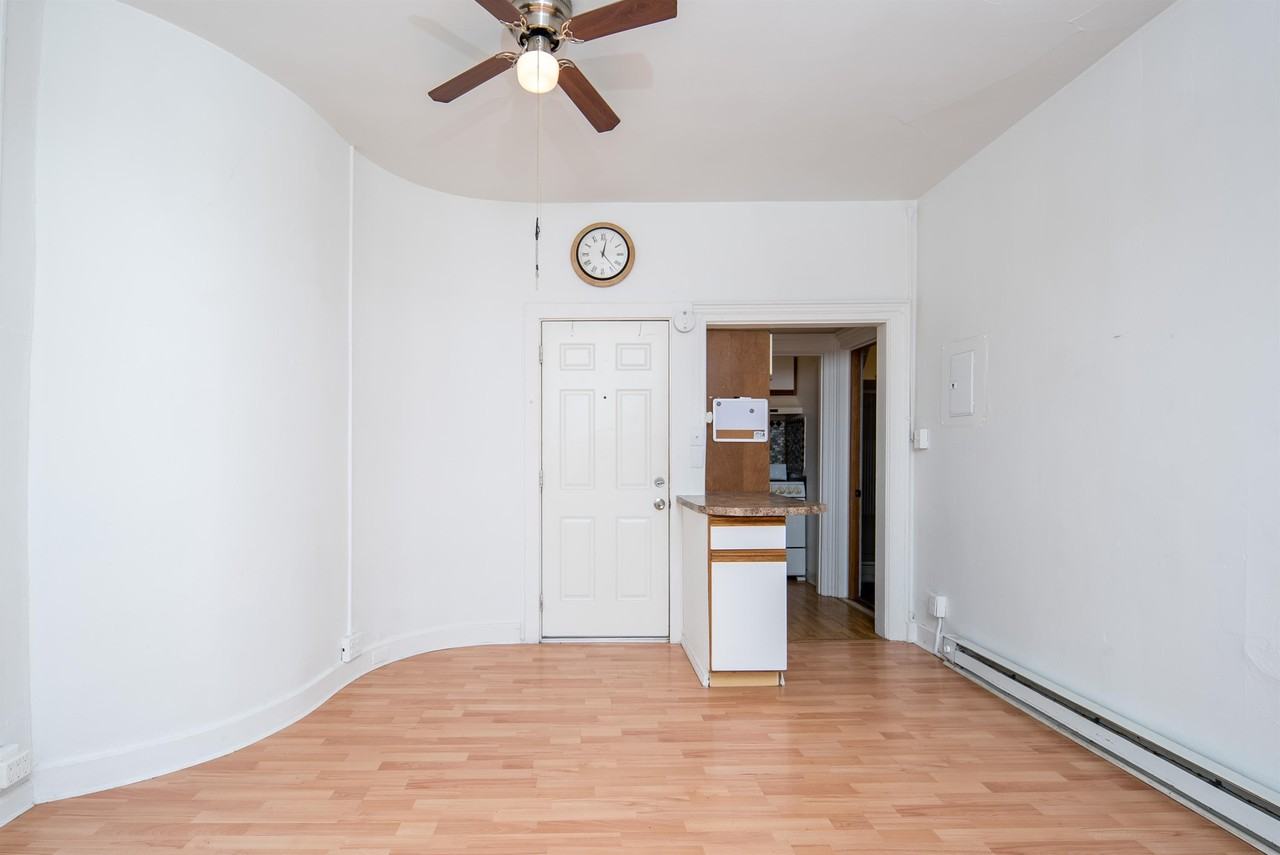 236 Saratoga Street - Photo 5 of 18