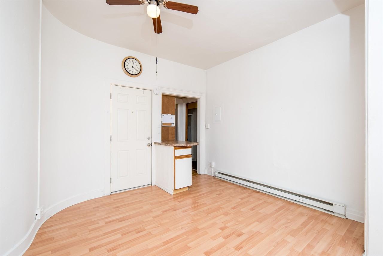 236 Saratoga Street - Photo 6 of 18