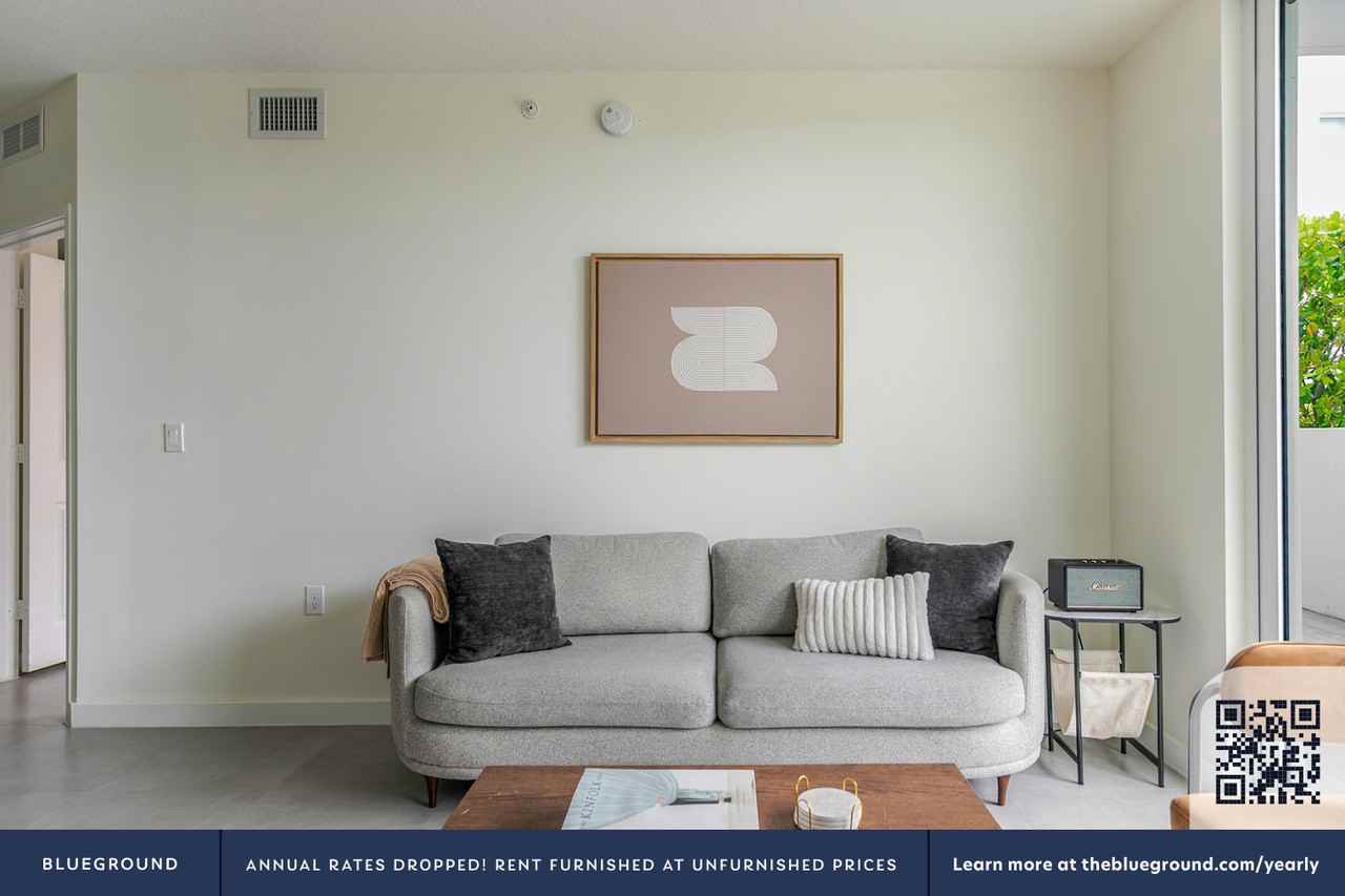 729 Northwest 2nd Street - Photo 4 of 48