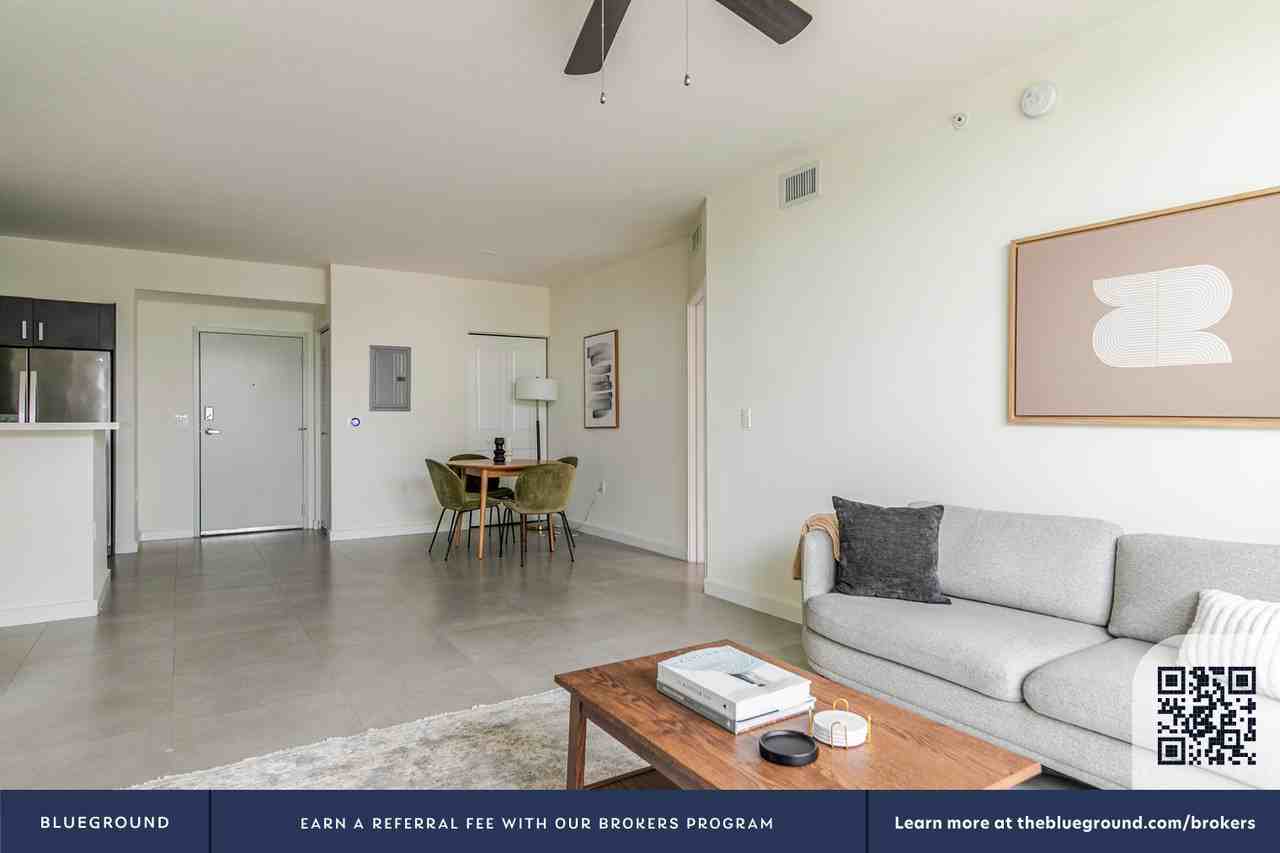 729 Northwest 2nd Street - Photo 5 of 48