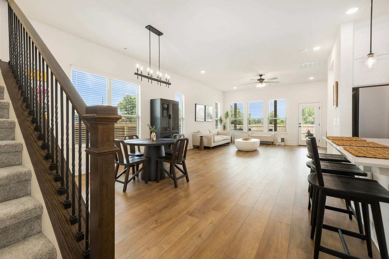 1505 West Whitney Lane #1255394P - Photo 3 of 28