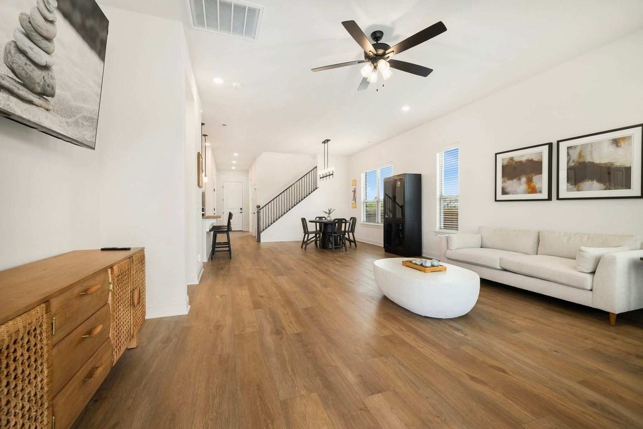 1505 West Whitney Lane #1255394P - Photo 4 of 28