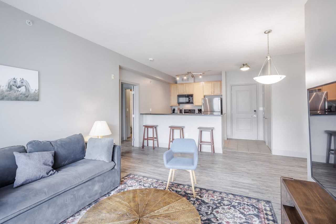 121 East Freedom Way - Photo 2 of 51