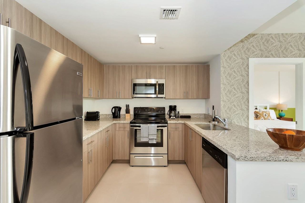 1710 Southwest 27th Avenue - Photo 5 of 24