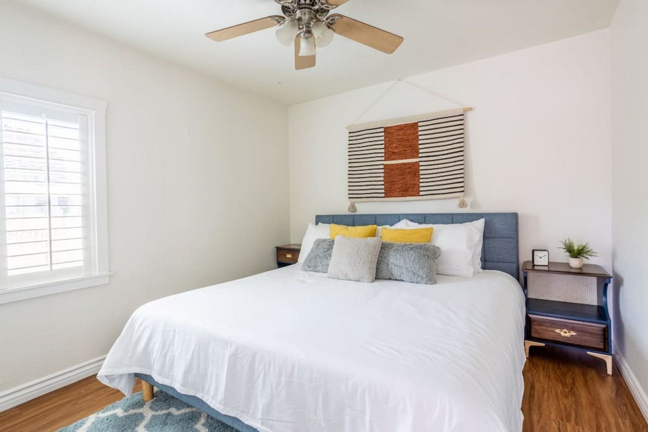 4916 Long Branch Avenue - Photo 6 of 68