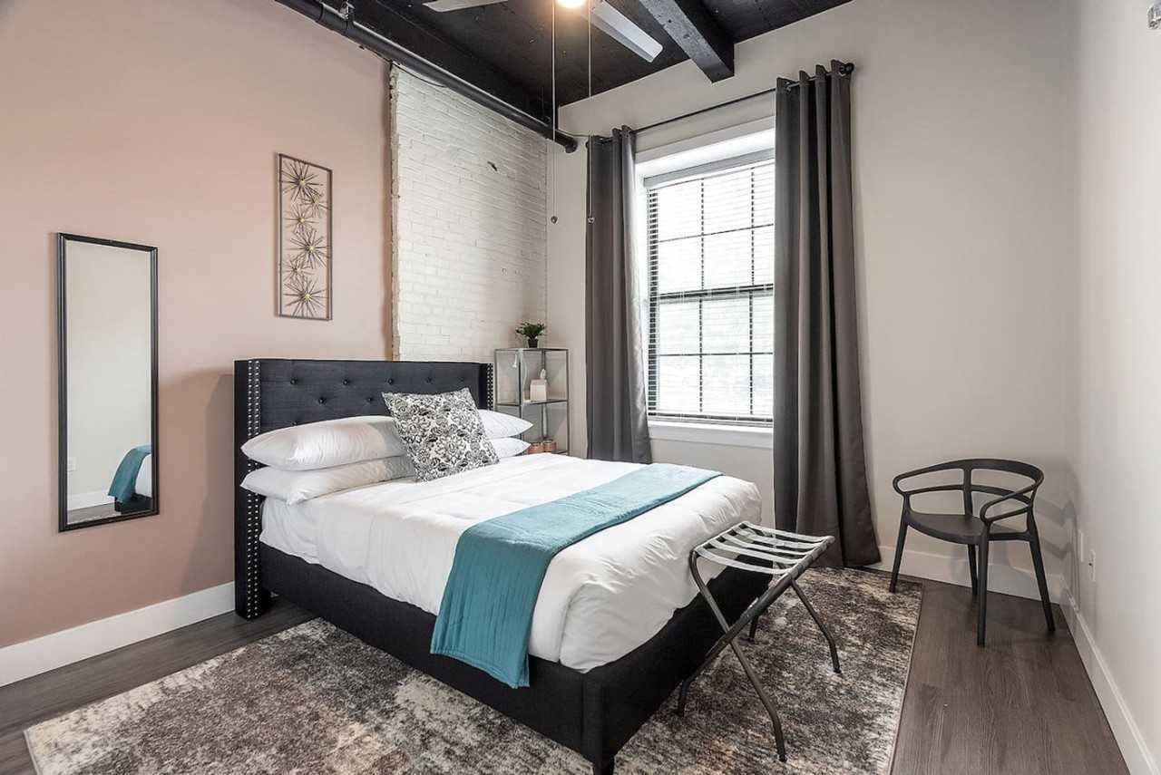 212 W Roberts Ave #1289453P - Photo 3 of 25