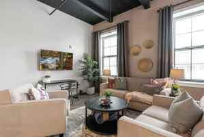 featured image of 212 W Roberts Ave