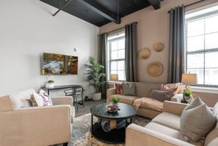 212 W Roberts Ave - Photo 1 of 1