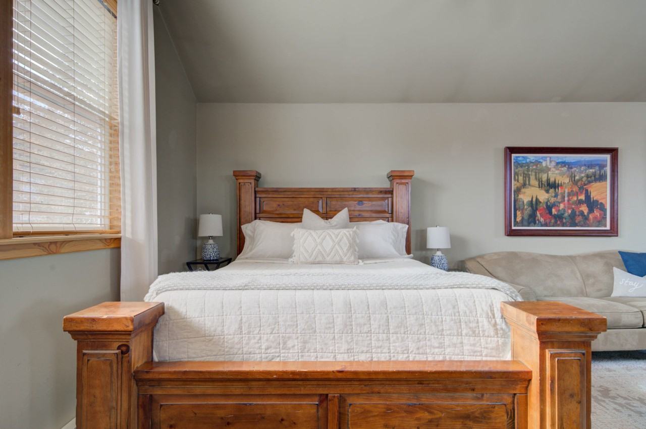 4489 Alexander Street #1292384P - Photo 2 of 26