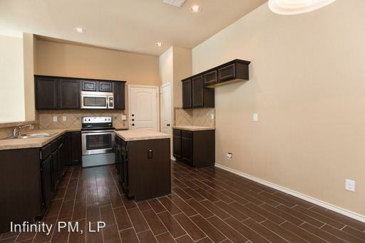 3728 Vista Cove Dr. - Photo 3 of 9