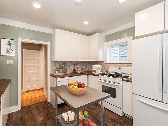 68 Tafts Ave - Photo 3 of 19