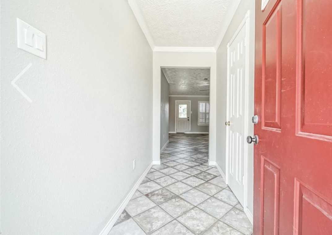 215 Maple Leaf St - Photo 2 of 14
