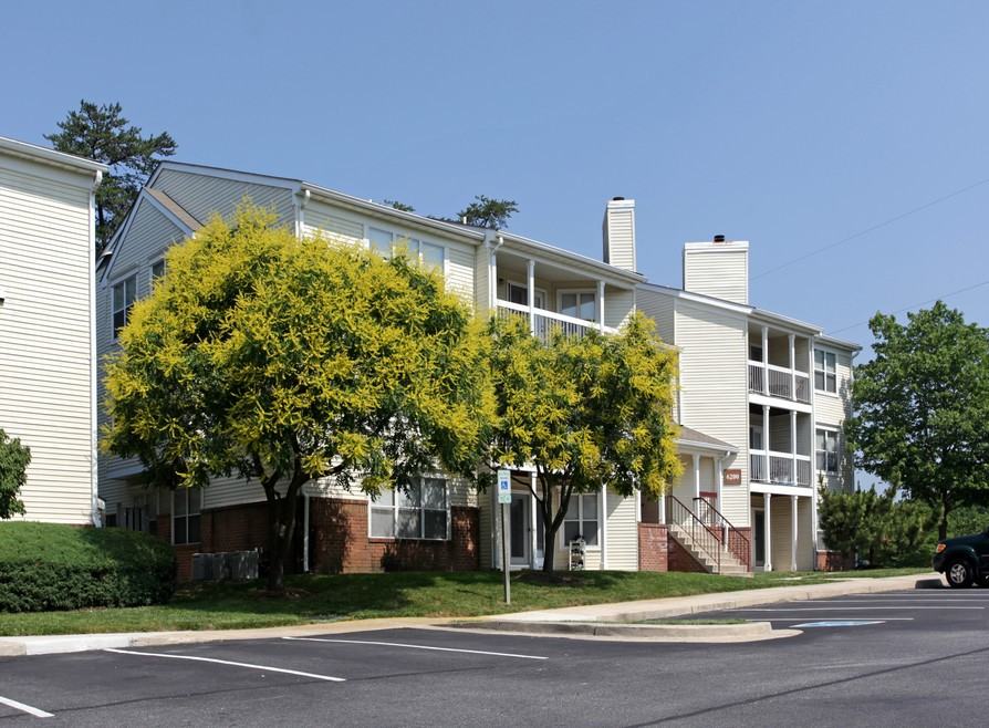 Orchard Club Apartments - Photo 2 of 24