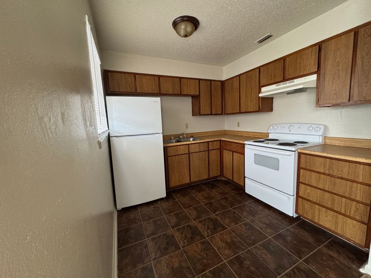 3107 Atkinson Ave - Photo 7 of 29