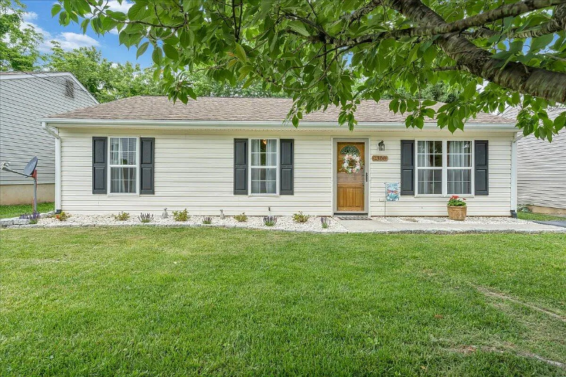 1308 Lewis Rd Se - Photo 2 of 15