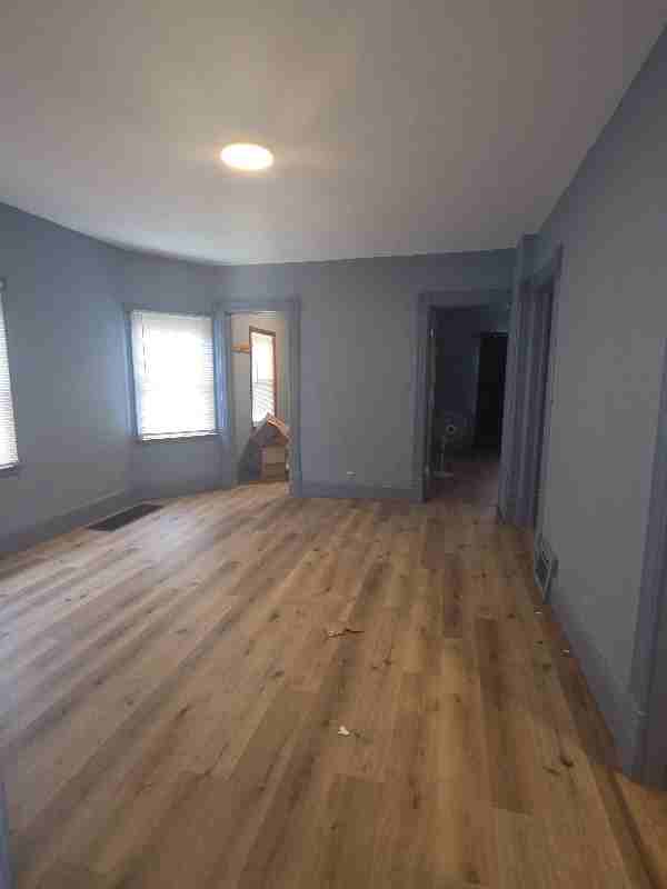 2714 W Walnut St - Photo 2 of 10