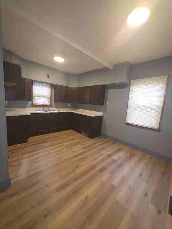 2714 W Walnut St - Photo 3 of 10