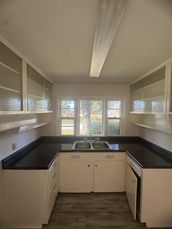 405 Hampton Dr - Photo 6 of 12