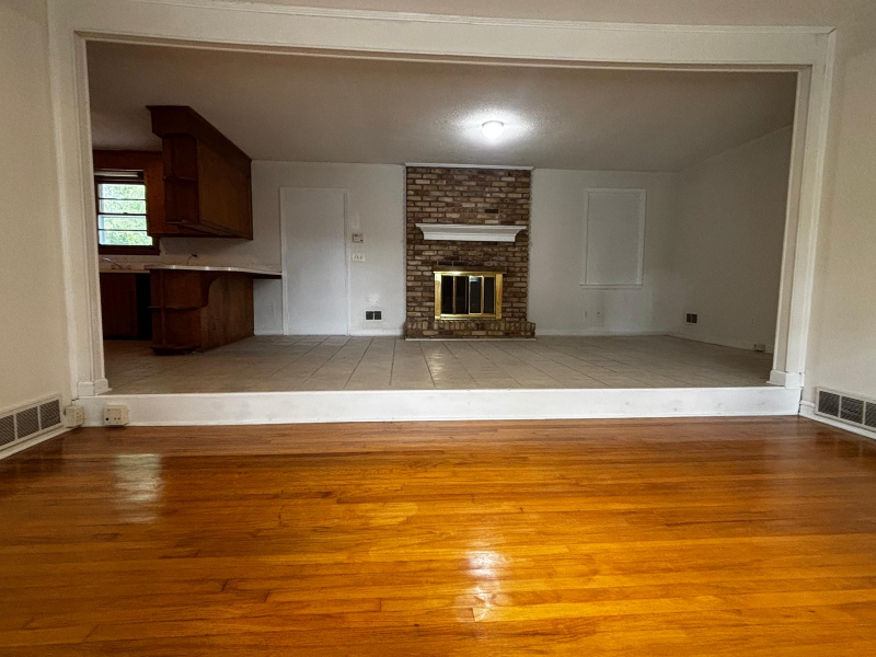 227 Latonea Dr - Photo 2 of 13