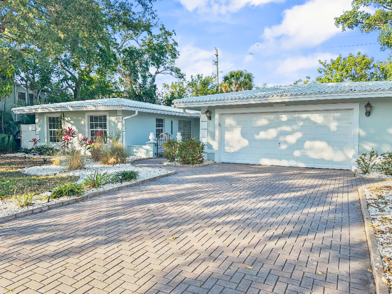 567 Venice Ln - Photo 2 of 22