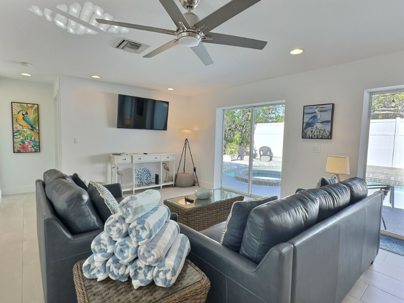 567 Venice Ln - Photo 3 of 22