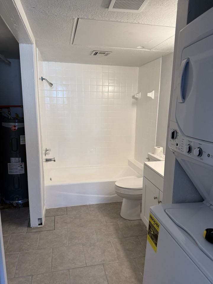 1804 E 66th St #E101 - Photo 3 of 5