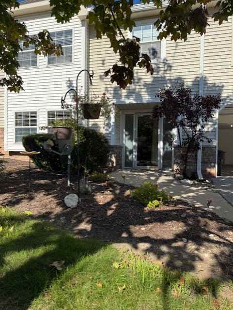 365 Jennifer Ln - Photo 2 of 25