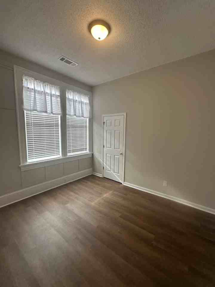 1304 Drayton St Apt B - Photo 6 of 10