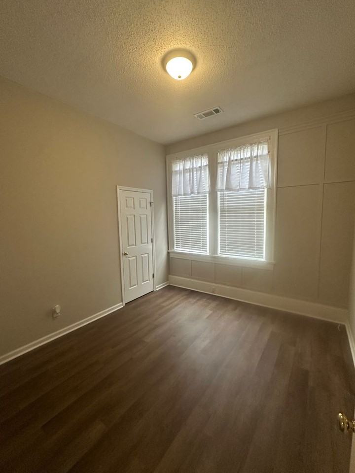 1304 Drayton St Apt B - Photo 7 of 10
