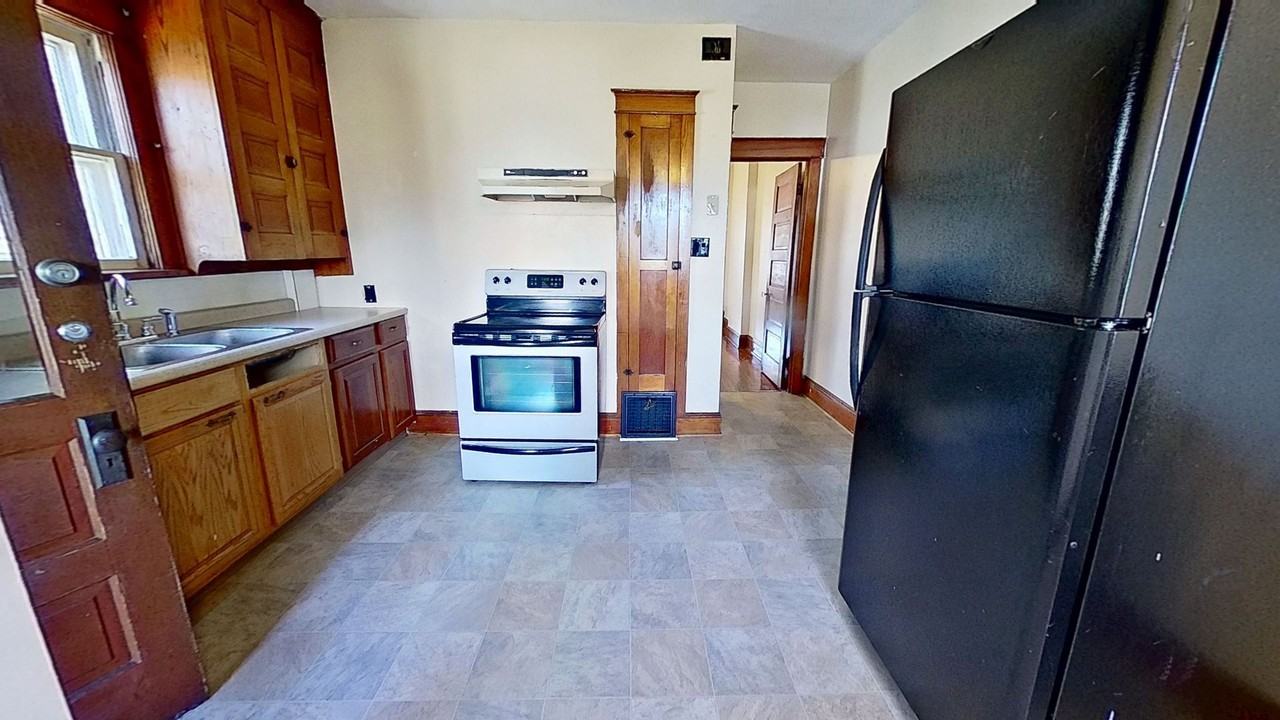 607 3rd St - Photo 5 of 13