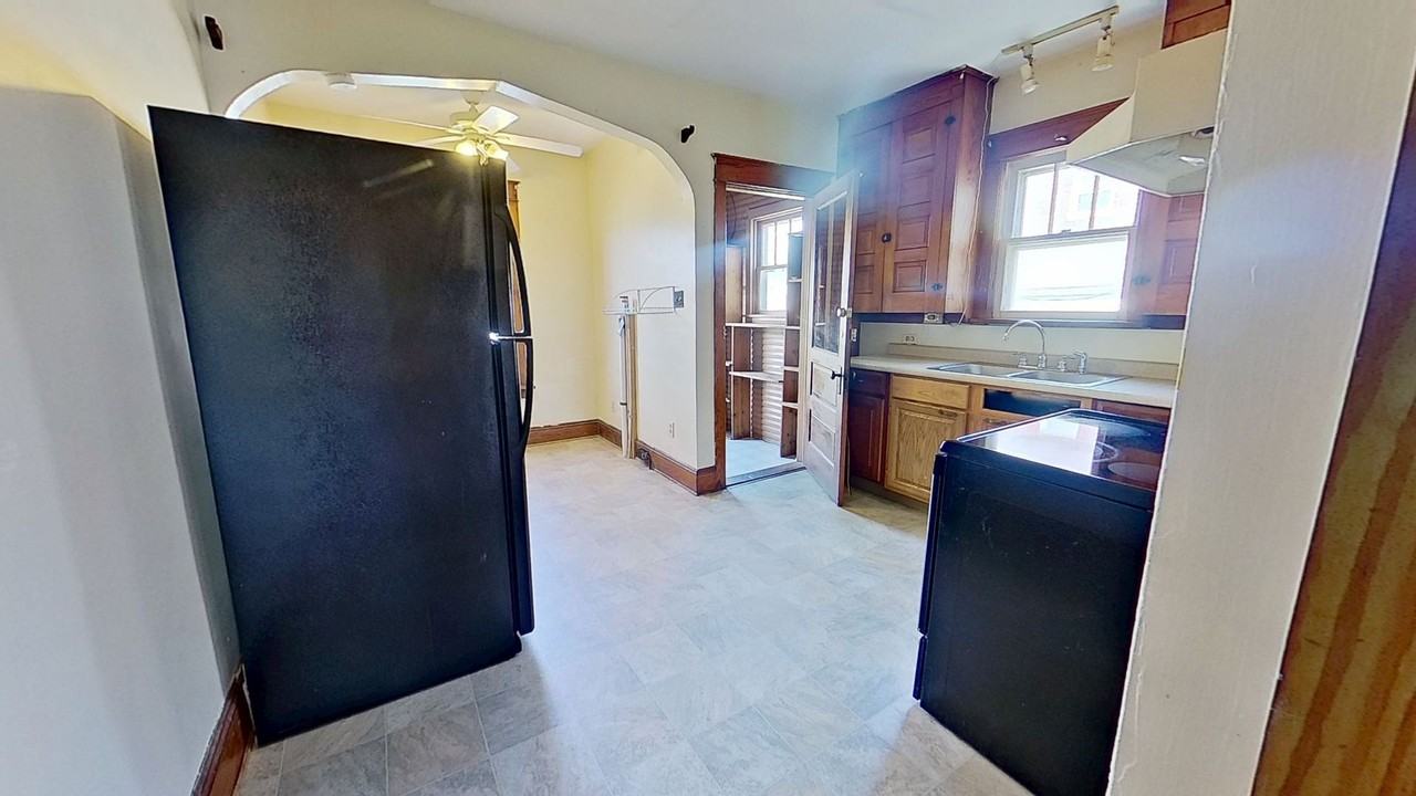 607 3rd St - Photo 6 of 13