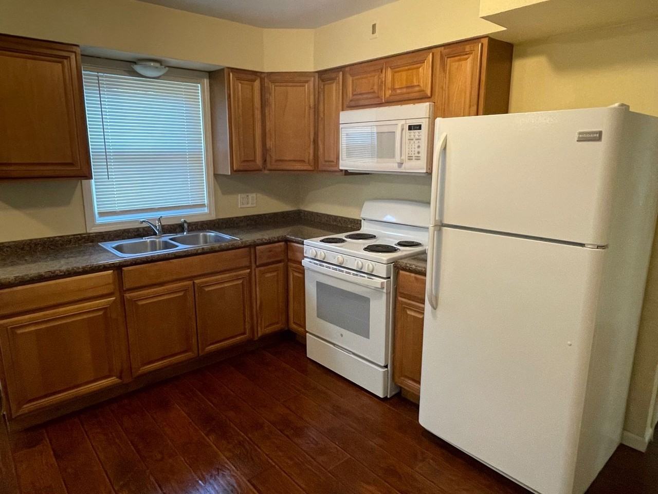 1904 Auburn St - Photo 3 of 11