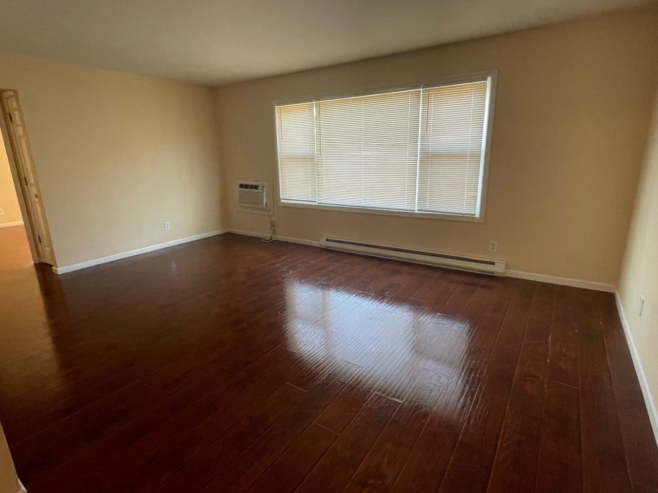 1904 Auburn St - Photo 4 of 11