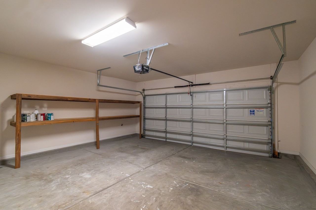 920 Lyndley Drive - Photo 5 of 40