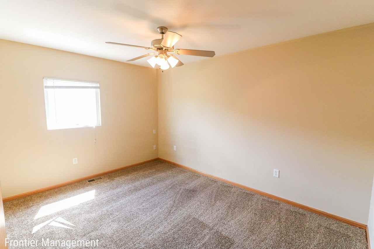2714 Donnas Way - Photo 5 of 12